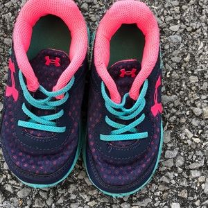Toddler underarmour shoes size 6